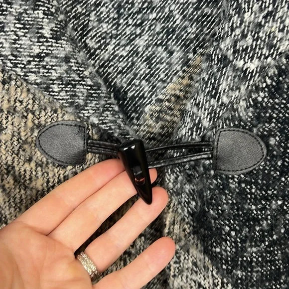 Modena plaid black and tan poncho shawl cape fringe hem (One Size) - Picture 4 of 9